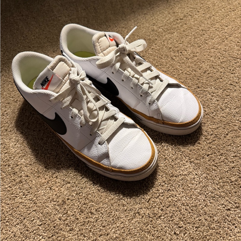 Nike Legacy Sneakers